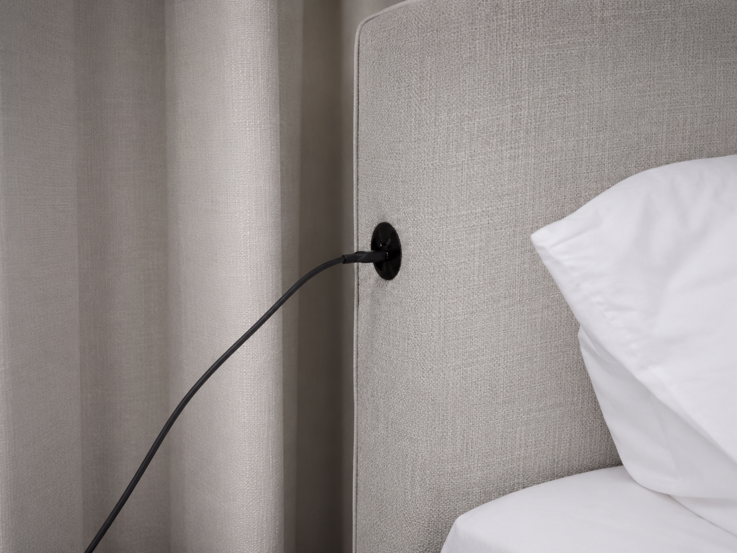 URBANO Upholstered Bed